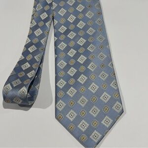 Bocara 100% Silk Tie Sophisticated Patterned Light Blue w/ Gold Cream Accents